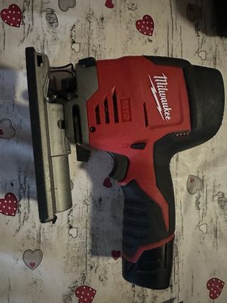 Caladora Milwaukee M12 JS