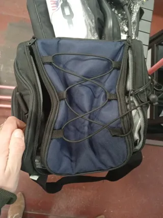 Mochila nevera eléctrica cartrend negra y azul
