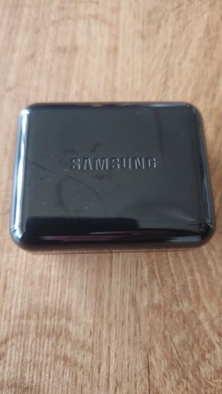 Auriculares Samsung con cable y estuche