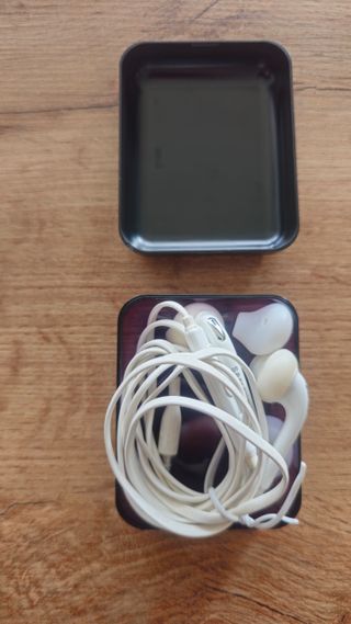 Auriculares Samsung con cable y estuche