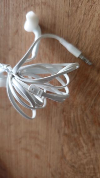 Auriculares Samsung con cable y estuche