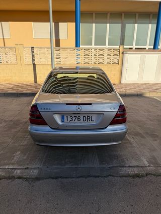 Mercedes-Benz Clase E 2005 NEGOCIABLE