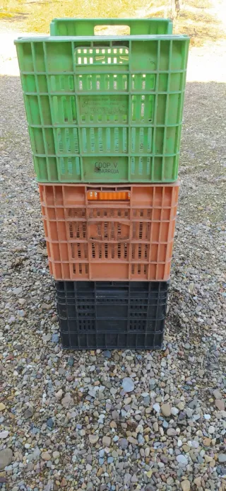 Cajas de plástico apilables (300 unidades)