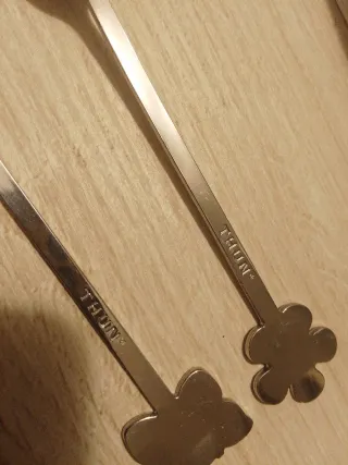 2 cucchiaini metallo decorati