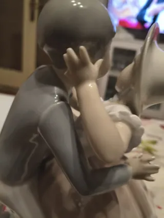 Figura Lladro Porcelana Niños Bailando, tiene el d