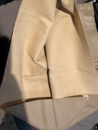 Falda corta cuero sintético beige