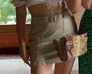 Falda corta cuero sintético beige