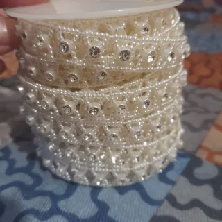 Adorno de perlas y pedrería