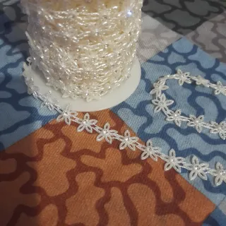 Adorno de perlas y pedrería