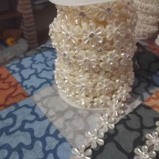 Adorno de perlas y pedrería