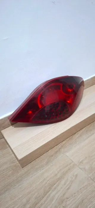 Piloto trasero derecho Peugeot 207