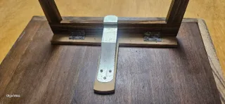 Bandeja antigua con patas decorada