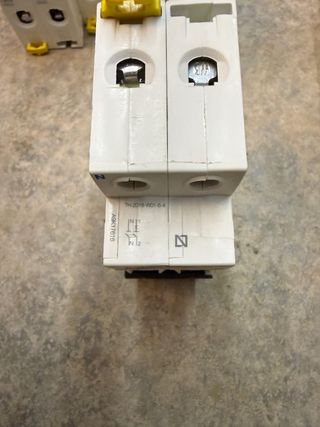 Interruptor Magnetotérmico Schneider 16A