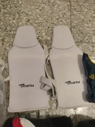 Guantes de boxeo y protecciones