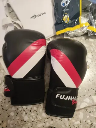 Guantes de boxeo y protecciones
