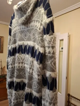 Chaqueta larga lana con capucha