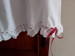 Enaguas regionales con detalle de puntilla