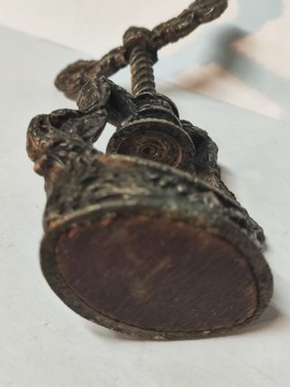 Schiaccianoci antico in ferro decorato