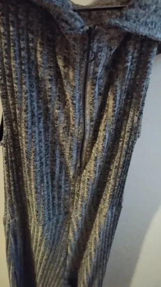 Mono Stradivarius cuello vuelto gris