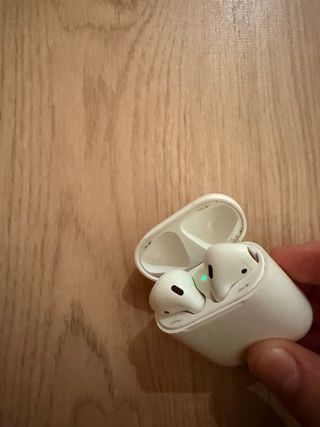 Airpods 1ª Gen. Apple Blancos