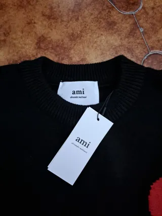 Maglione Ami Paris Nero con Cuore Rosso