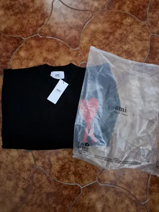 Maglione Ami Paris Nero con Cuore Rosso