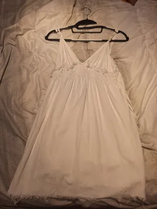 Vestido corto blanco con encaje