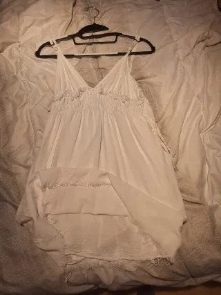 Vestido corto blanco con encaje