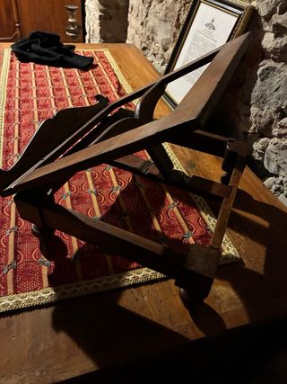 Antico leggio in legno