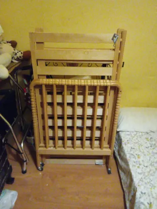 Cuna de bebé sin colchón, teléfono,652914482