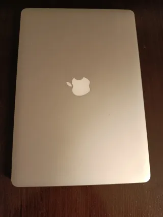 Ordenador Mac Book Pro Plateado. No bajo precio.