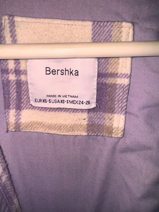 Sobrecamisa cuadros Bershka beige y morado
