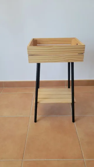 Mesita auxiliar madera y metal Ikea