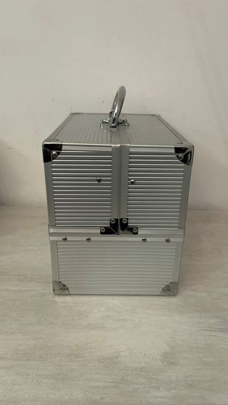 Caja metálica Avon para maquillaje