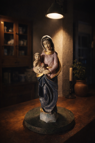 Virgen de Madera tallada.