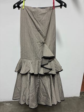 Falda larga con volantes