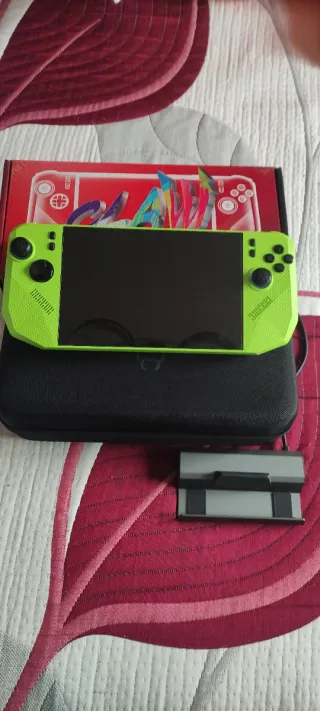 MSI Claw a8 + funda y dock