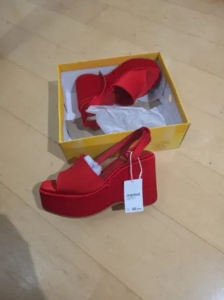 Zapatos de plataforma rojos NYC talla 36