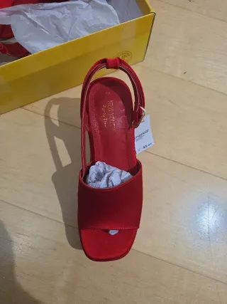 Zapatos de plataforma rojos NYC talla 36