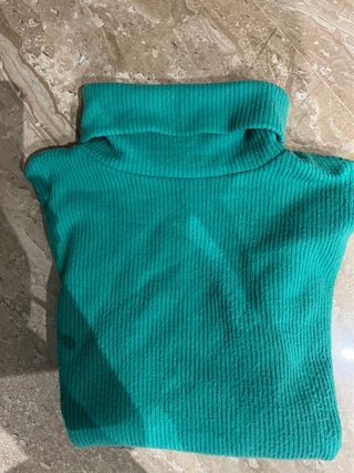 Jersey Stradivarius cuello alto verde