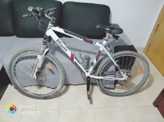 Bicicleta Btwin blanca