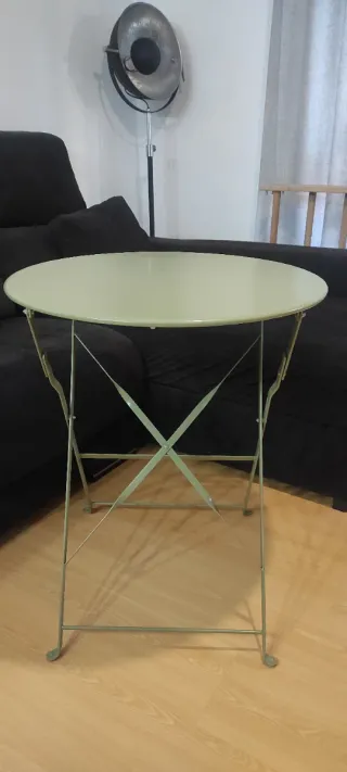 Mesa plegable verde de metal