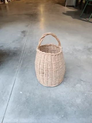 Cesta de mimbre caracolera