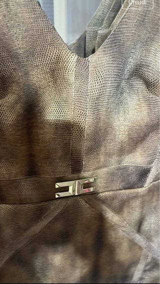 Abito Elisabetta Franchi marrone con fibbia oro