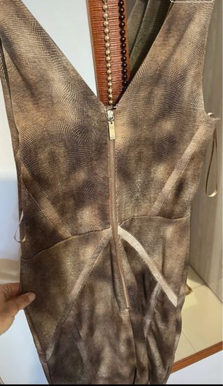 Abito Elisabetta Franchi marrone con fibbia oro