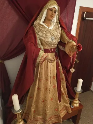 Dolores tamaño natural