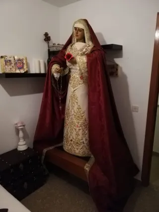 Dolores tamaño natural