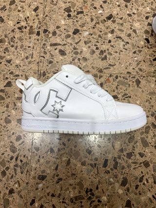 Zapatos DC Shoes blancos para skate
