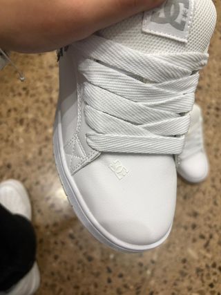 Zapatos DC Shoes blancos para skate