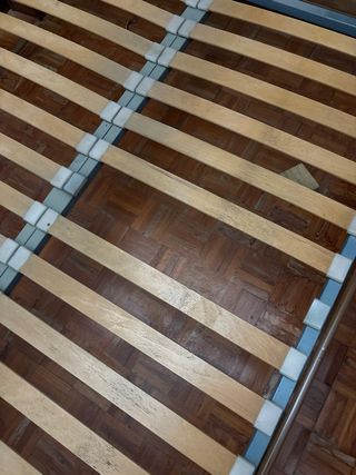 Cama 135 cm madera y metal.